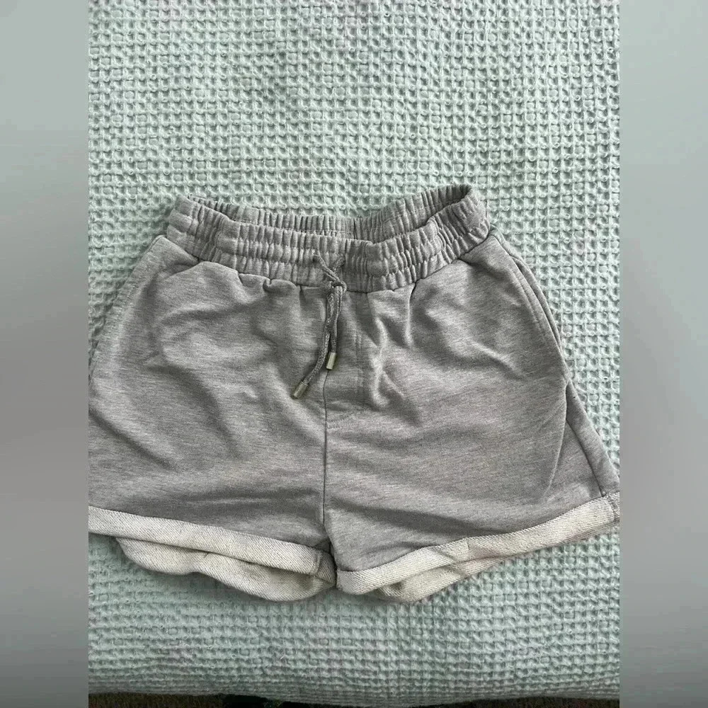 grey sweat shorts size M drawstring and pockets